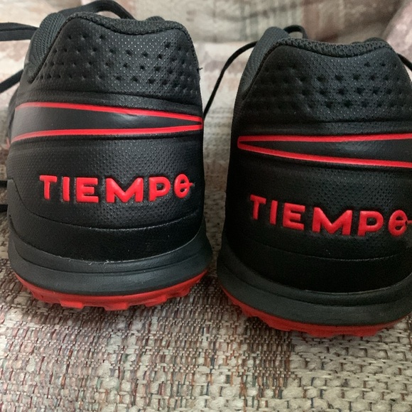 Nike tiempo soccer cleats - Picture 3 of 3